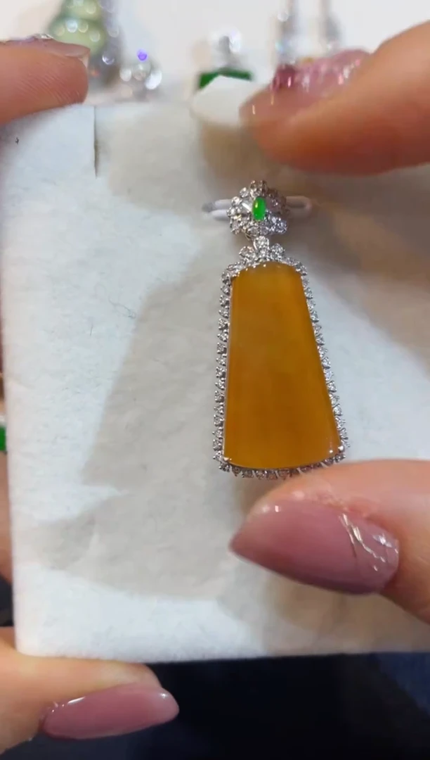 吊坠(不含链)18K金镶嵌翡翠团购99