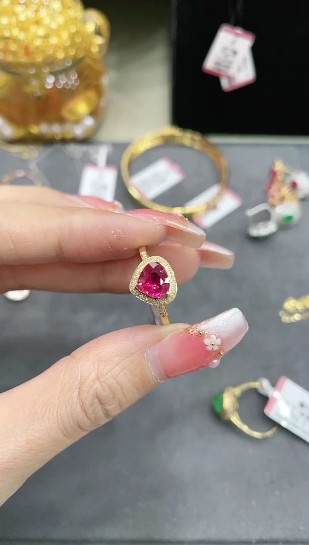 18K金镶嵌天然无烧红宝石戒指 约1.30ct
