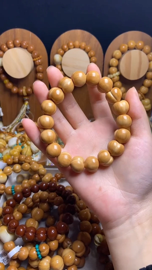 手串猴头核桃栖?全品纯手工奶油泡芙爱心吊坠手串