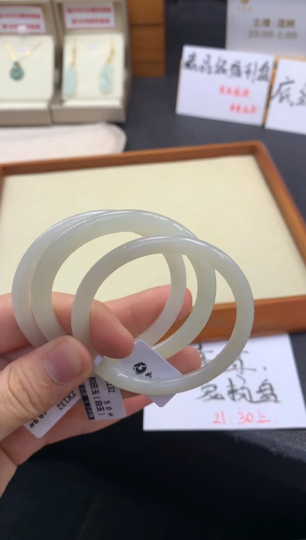 和田玉手镯未镶嵌ZX132 和田玉白玉手镯50 多样性发其一