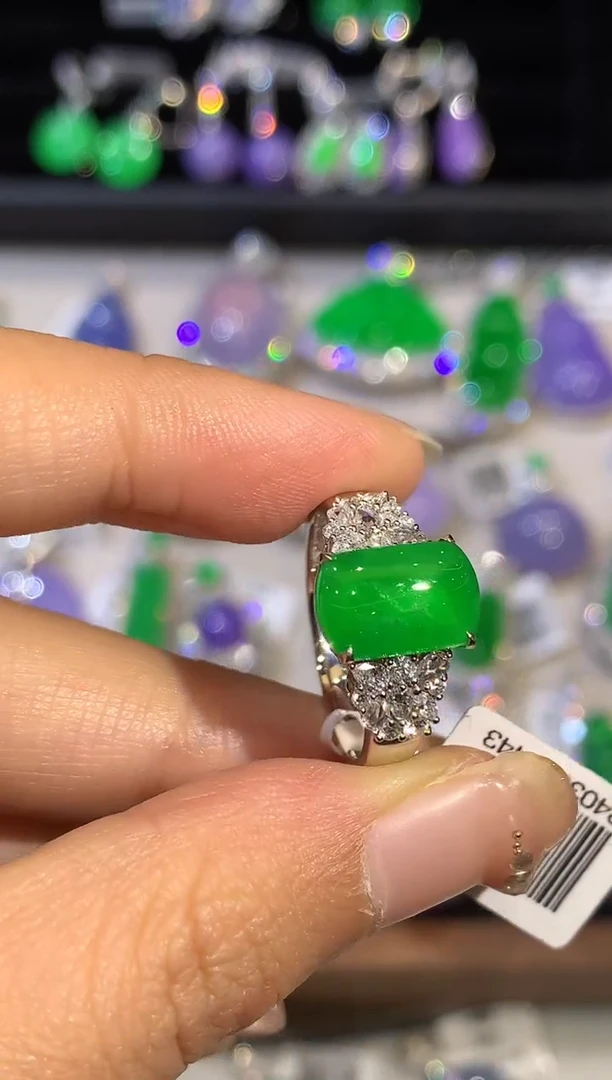 18K金镶嵌戒指翡翠DC多样性发其一