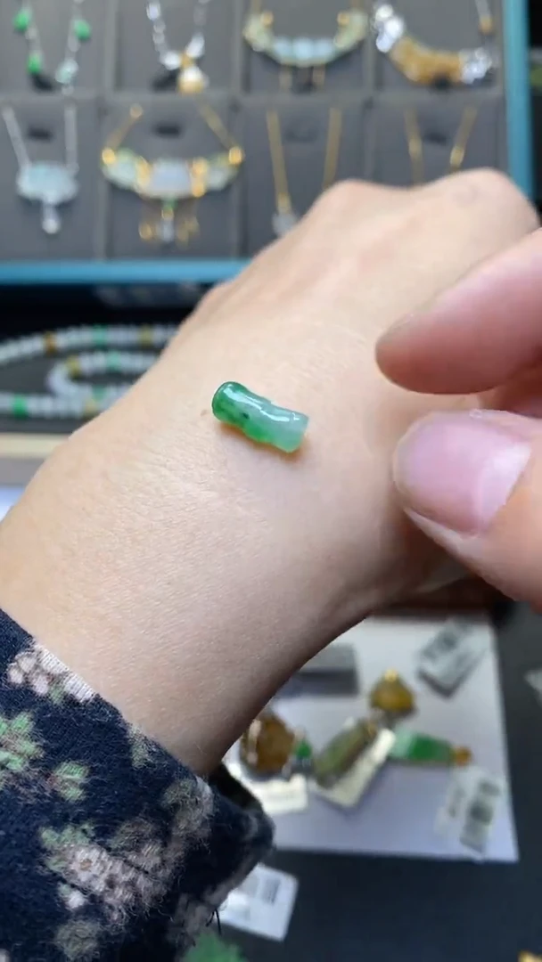 颈饰未镶嵌翡翠净货36822