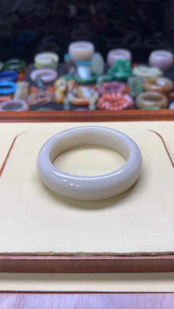 未镶嵌手镯石英质玉知*?034