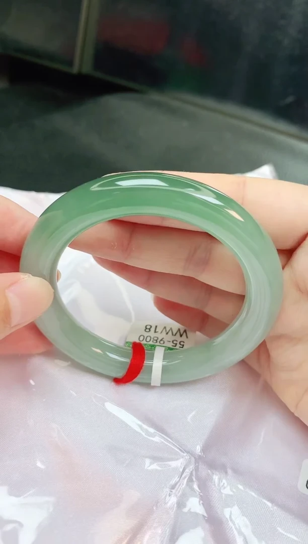 翡翠手镯未镶嵌缅甸天然A货5556