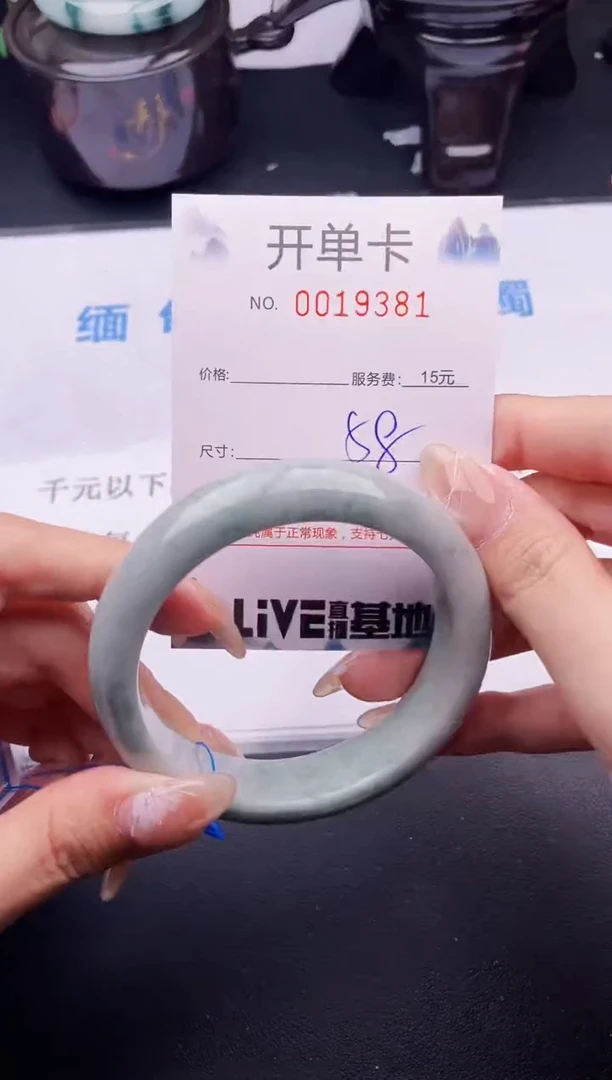 翡翠手镯未镶嵌81拍哪个图片就是发哪个