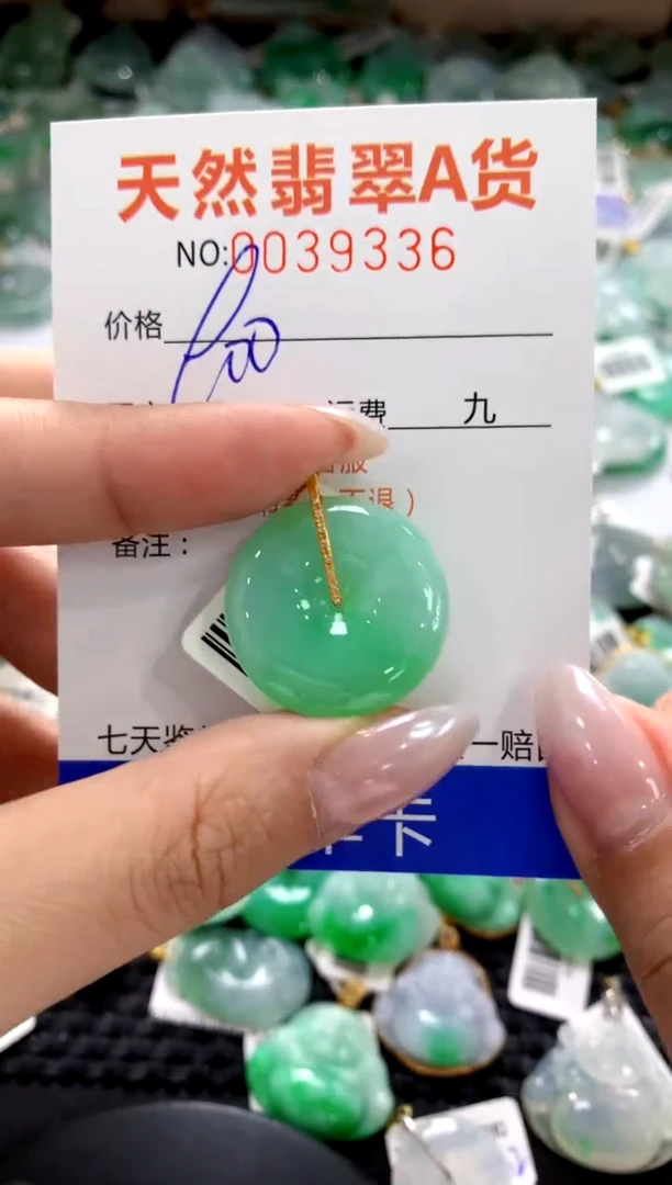颈饰18K金镶嵌翡翠1111111111111111