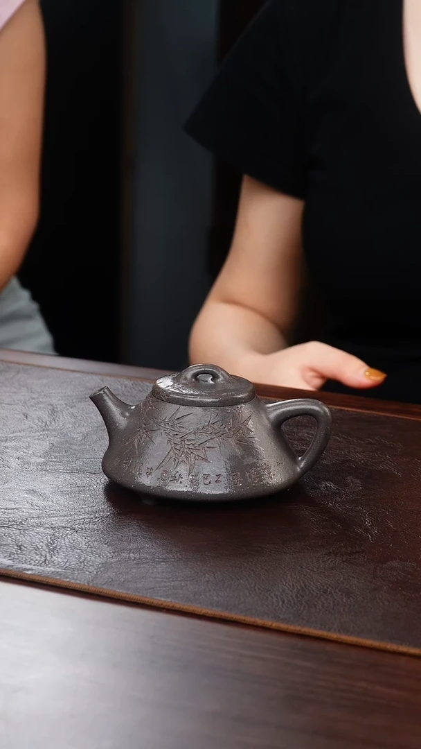 茶壶紫砂侯峰天青刻绘子冶170cc