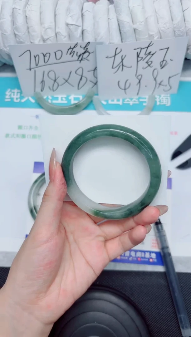 石英质玉手镯未镶嵌125-58
