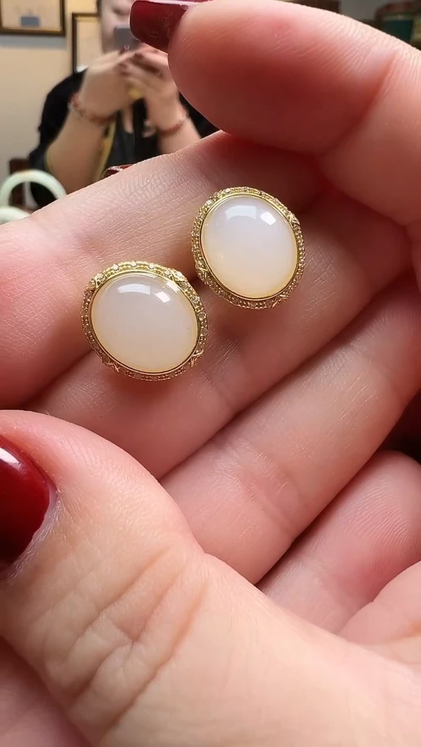 银S925镶嵌和田玉耳饰藕粉大蛋面耳钉