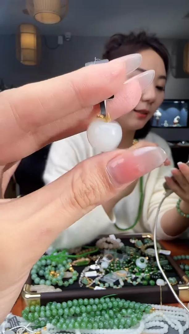 吊坠(不含链)18K金镶嵌和田玉1