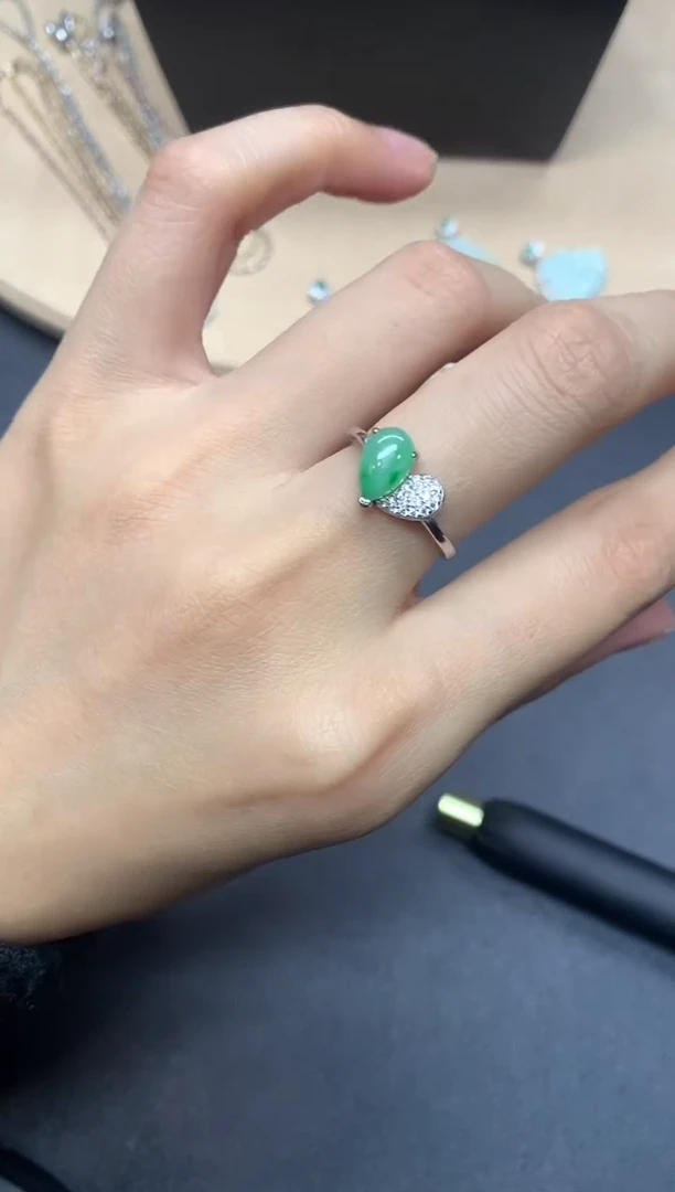 【闪购商品】翡翠戒指银S925镶嵌水滴【无服务费】