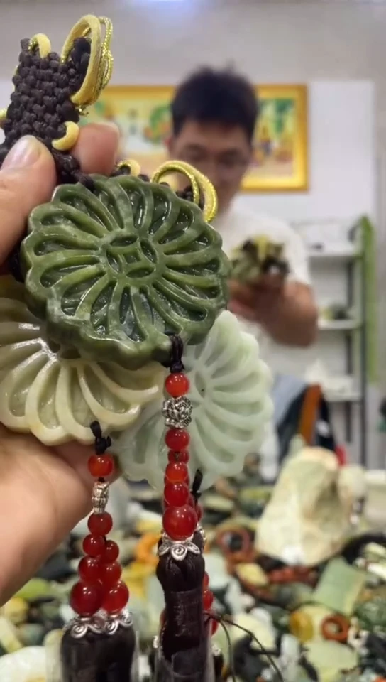 未镶嵌岫玉吊坠多样性发货发其中一件