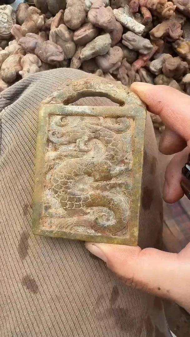 未镶嵌岫岩河磨玉（透闪石质玉）挂件?**? 岫岩河磨玉