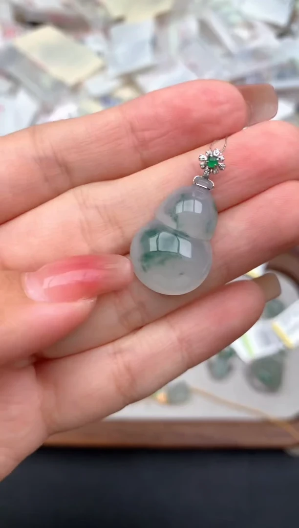 18K金镶嵌挂件翡翠1