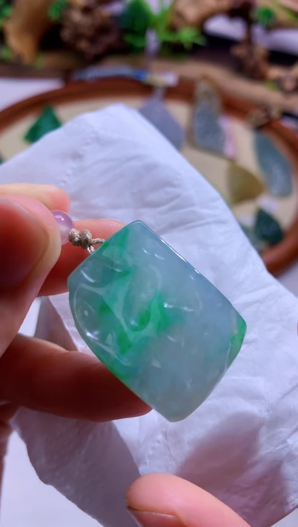 翡翠未镶嵌颈饰492