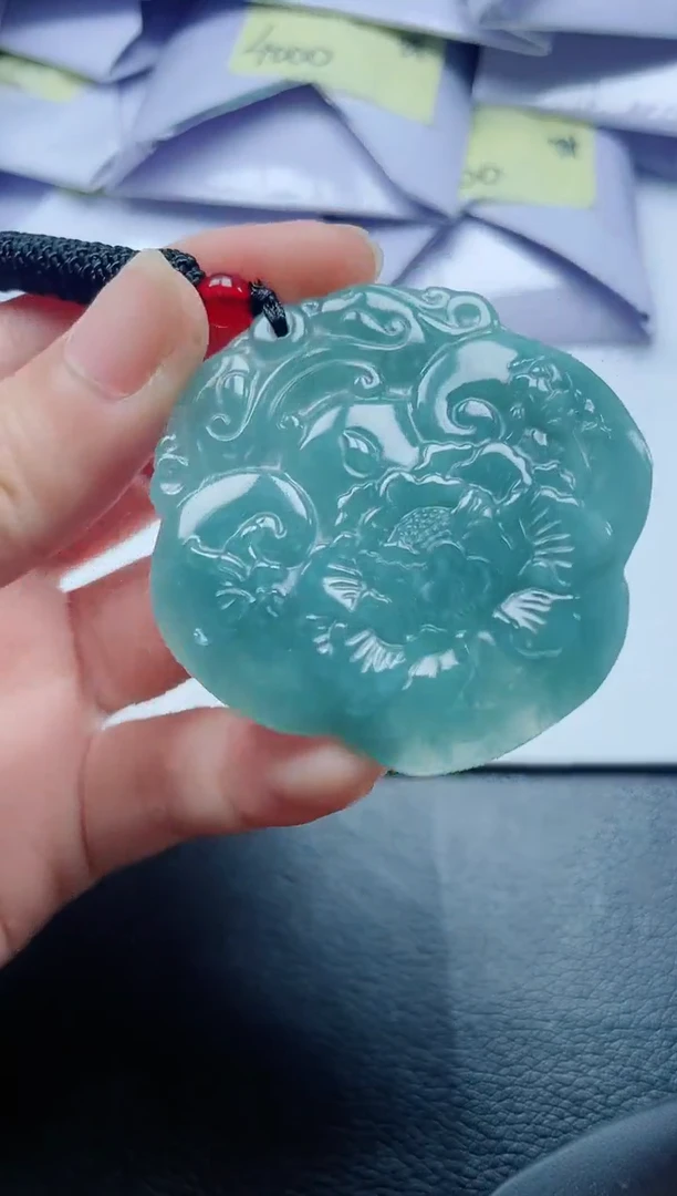 翡翠未镶嵌颈饰