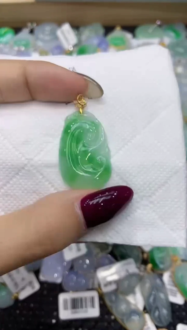 翡翠18K金镶嵌颈饰111111111111