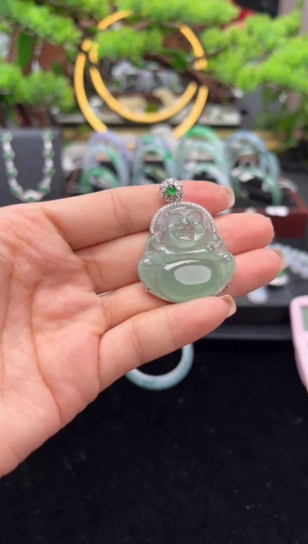 颈饰18K金镶嵌翡翠吊坠