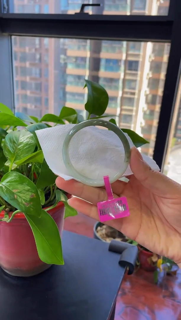 翡翠手镯未镶嵌手镯微瑕