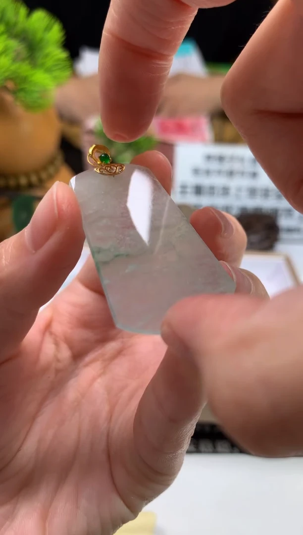 颈饰18K金镶嵌翡翠?****?---103625