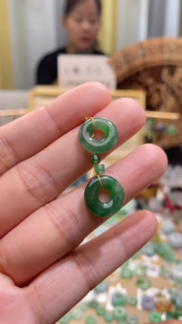 颈饰未镶嵌翡翠甜甜圈一对