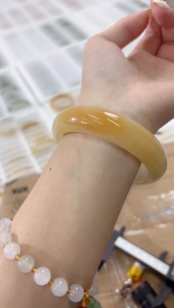 未镶嵌手镯石英质玉146-61HU