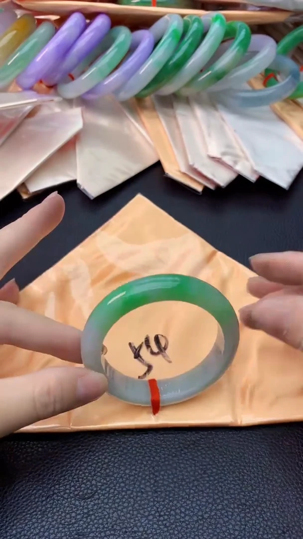 翡翠手镯未镶嵌0734438085