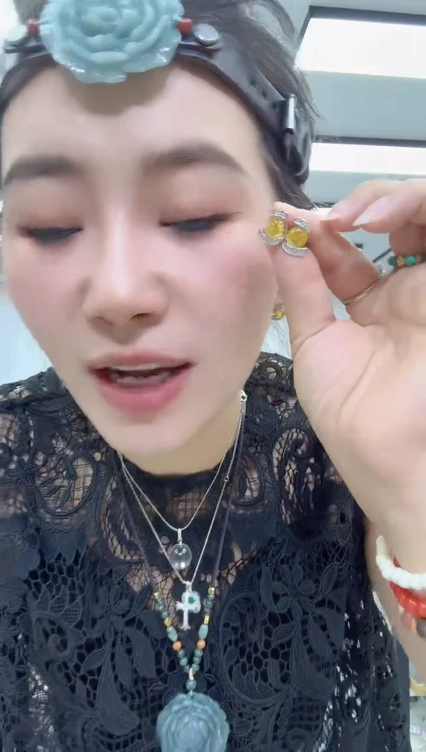 无非金属13114黄切割耳钉一对