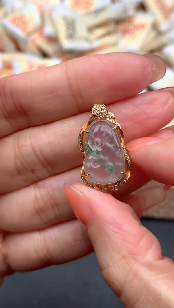 18K金镶嵌挂件翡翠1