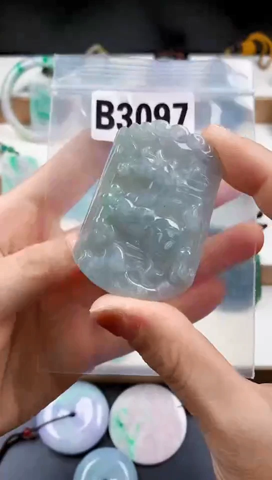 颈饰未镶嵌翡翠天然翡翠吊坠挂件