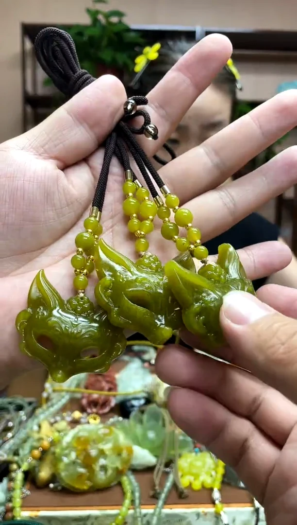 未镶嵌岫玉吊坠多样性发货发其中之一