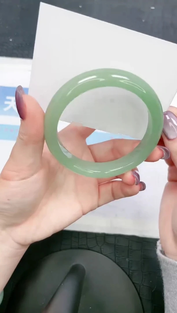 【闪购商品】石英质玉手镯未镶嵌85-58.7