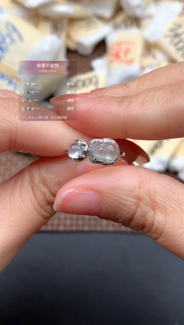 18K金镶嵌挂件翡翠一