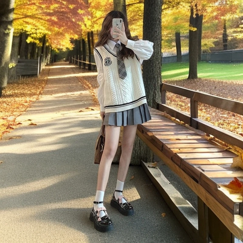 通勤风厚款秋季宽松型V领女马夹春秋上衣气质针织学院风秋冬马甲
