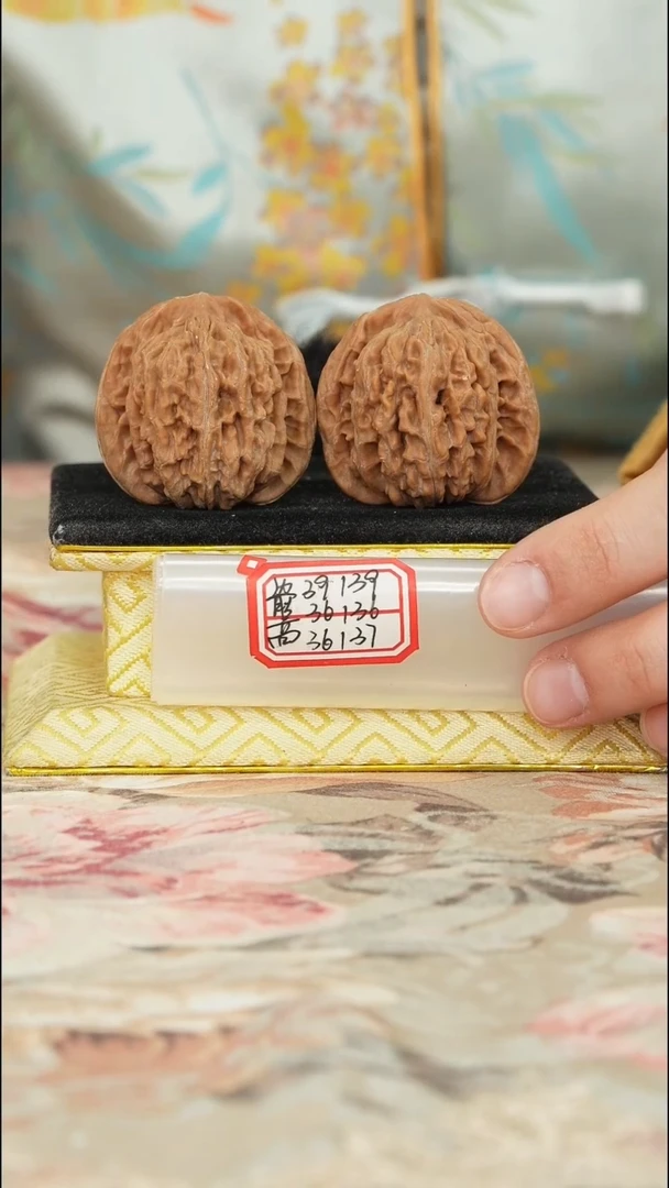 【闪购商品】文玩核桃把件一代楼