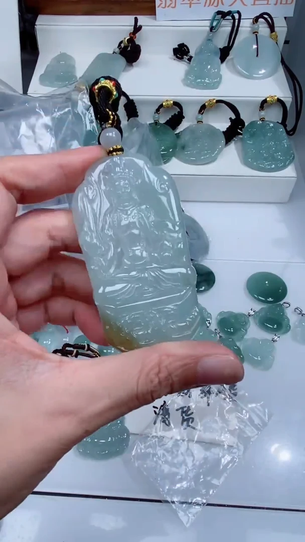 颈饰未镶嵌翡翠吊坠