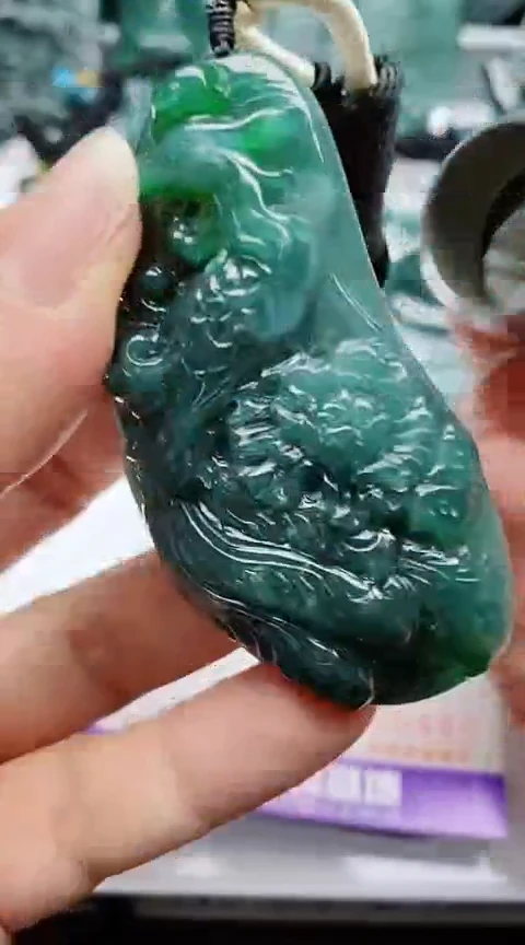 翡翠未镶嵌颈饰