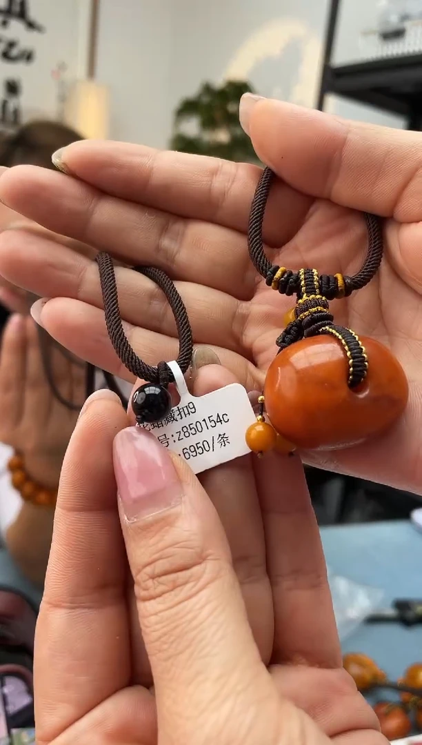 未镶嵌琥珀珠宝奇石09