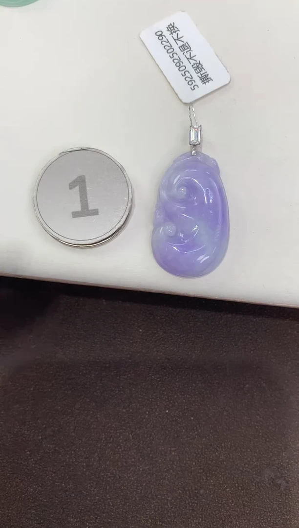 颈饰18K金镶嵌翡翠天然缅甸A货翡翠