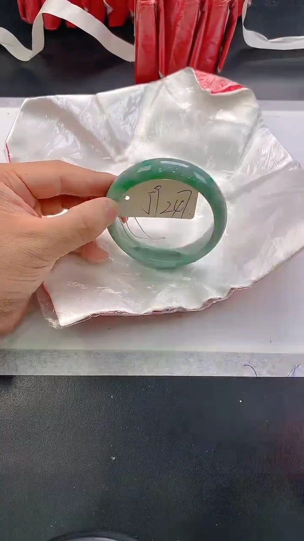 未镶嵌手镯翡翠247