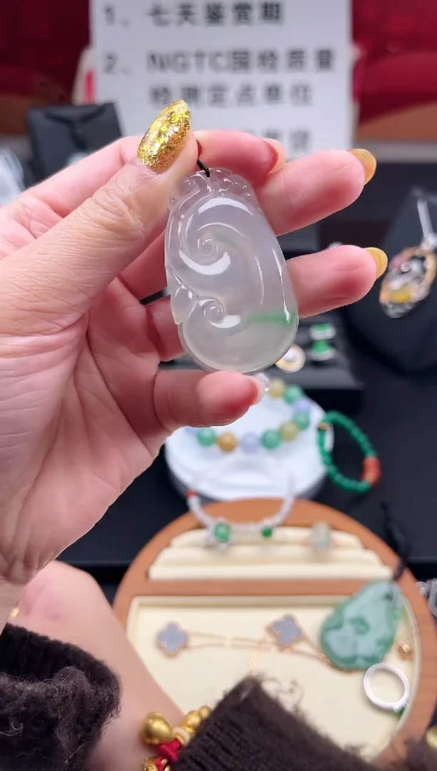 【闪购商品】翡翠颈饰未镶嵌吊坠