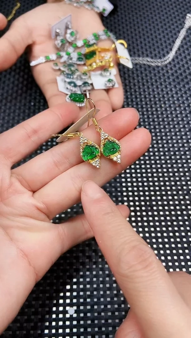【闪购商品】翡翠耳饰未镶嵌111111111