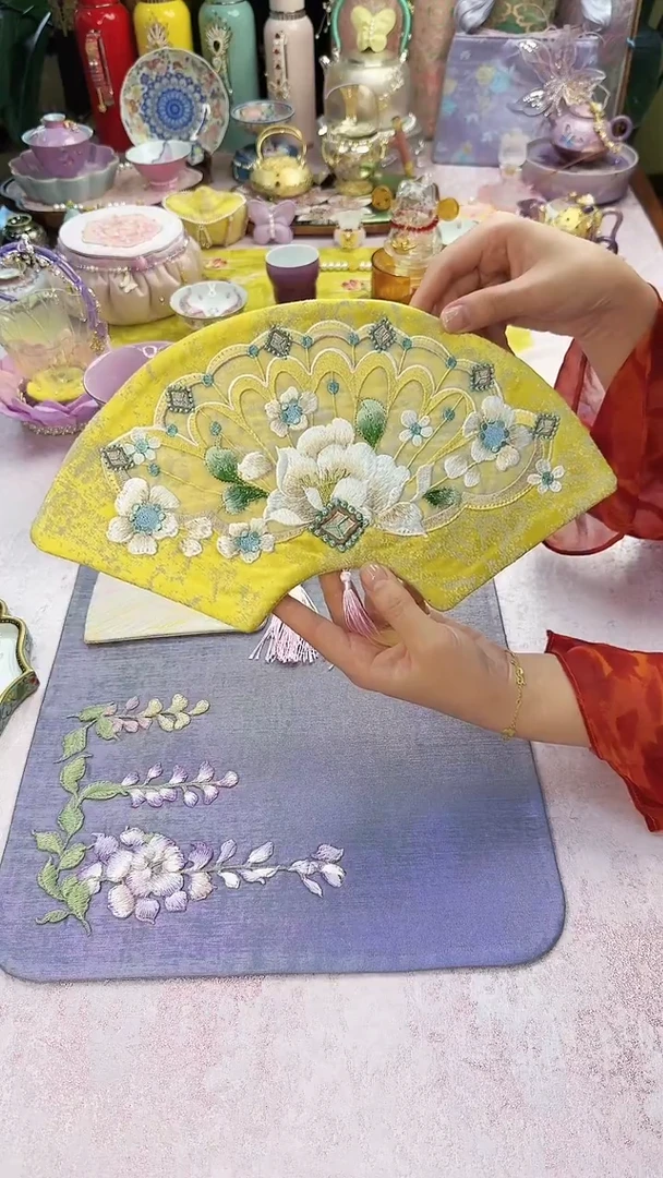 66金色雀羽牡丹茶席