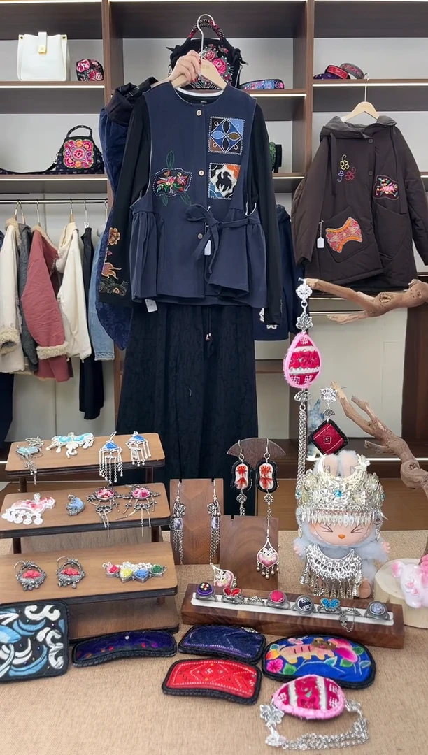 织绣福*A07 黔东南苗族刺绣3件