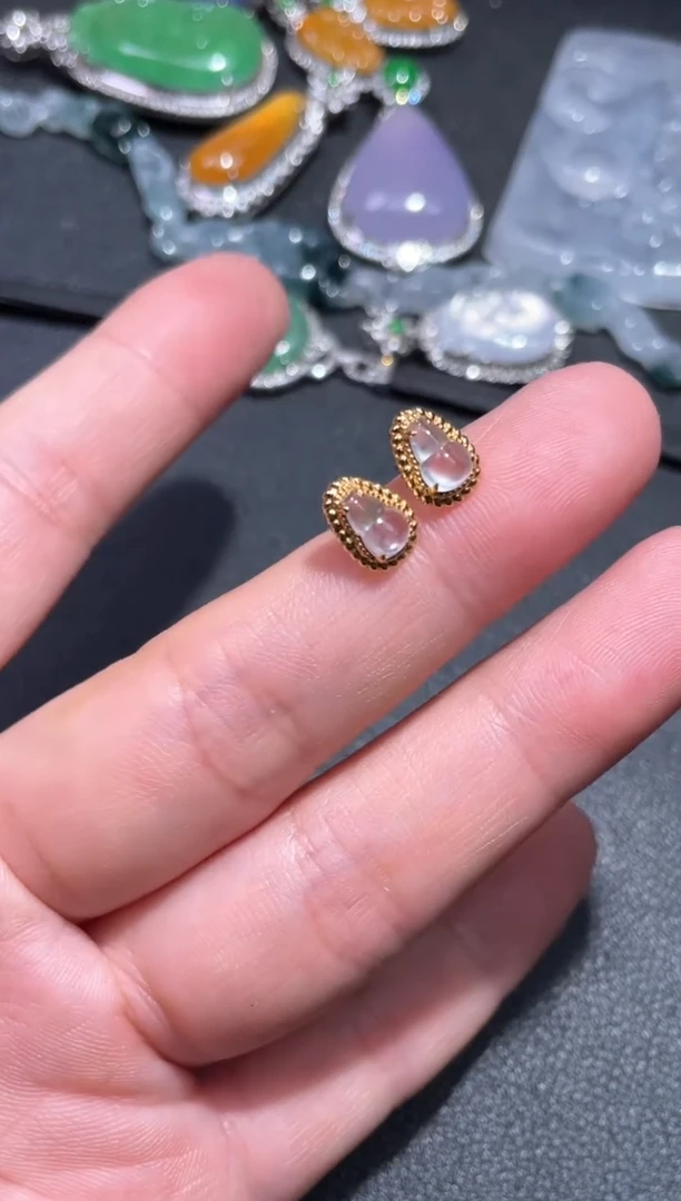 18K金镶嵌翡翠耳饰18.......
