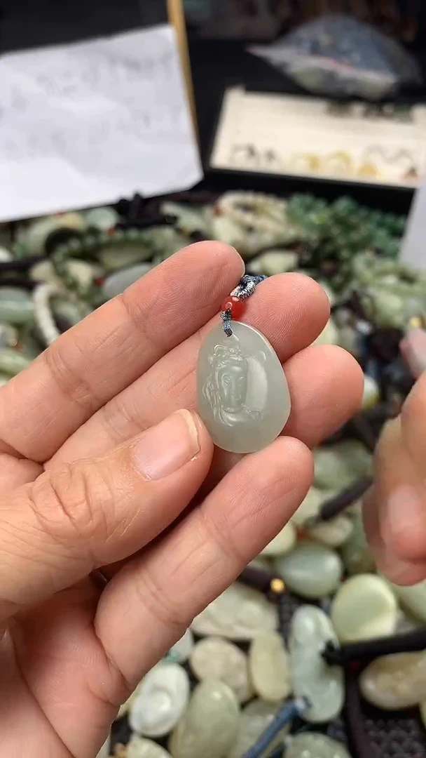 颈饰未镶嵌和田玉（多样性发一件）没有证书有瑕