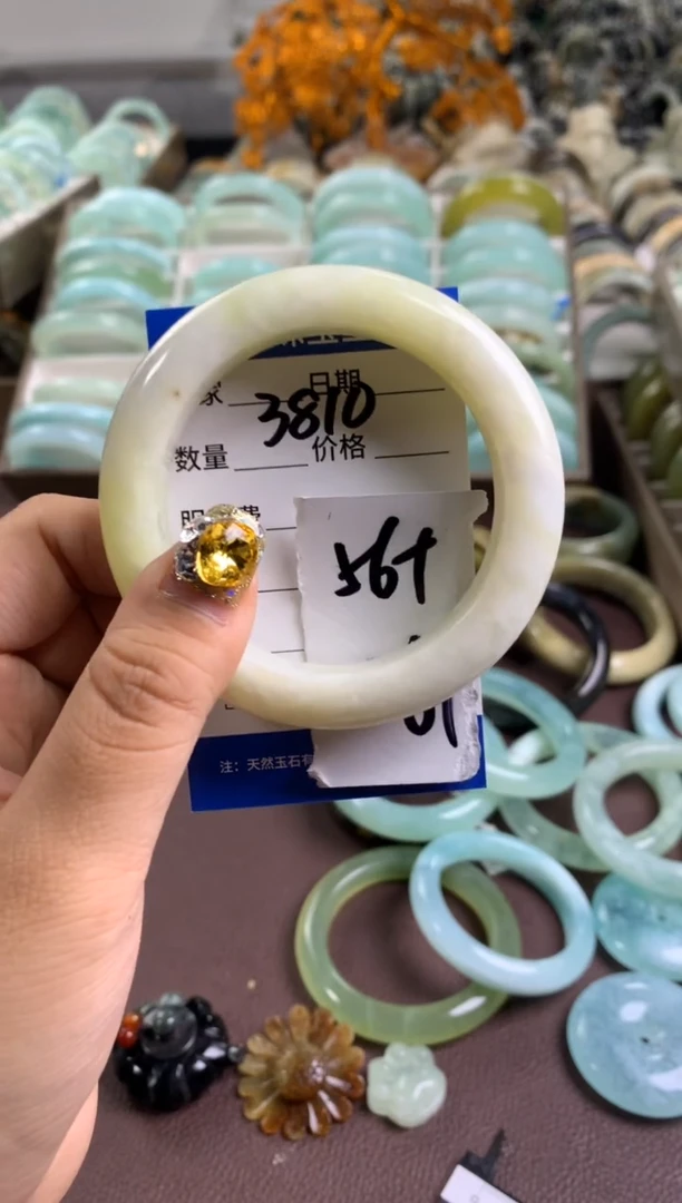 【闪购商品】蛇纹石玉手镯未镶嵌3811