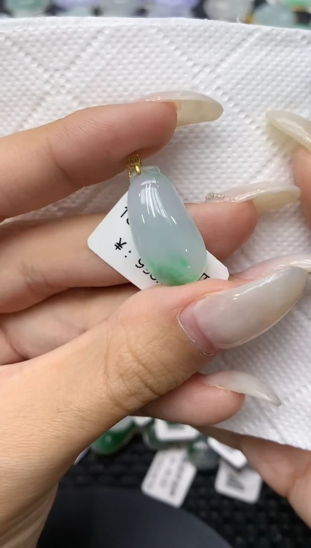 颈饰18K金镶嵌翡翠11111111111