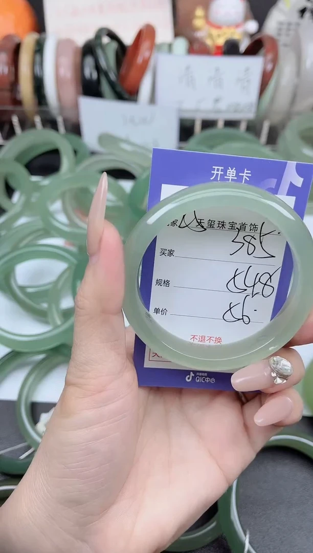 未镶嵌手镯石英质玉385