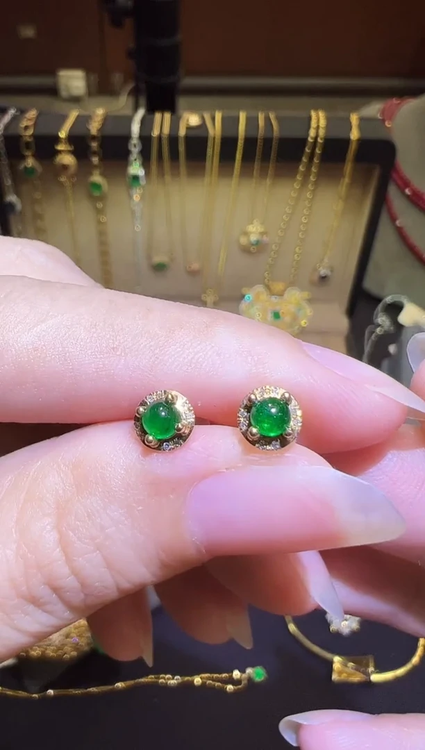 18K金镶嵌耳饰祖母绿0.42ct